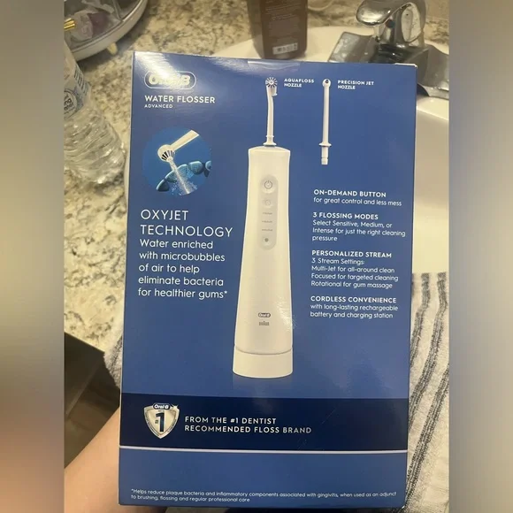 Oral B Water Flosser - Picture 8 of 8